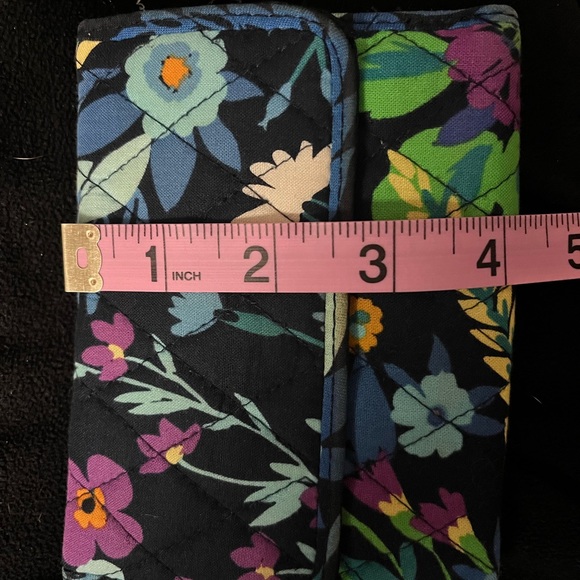 VERA BRADLEY wallet…Black with a floral print - Picture 8 of 9